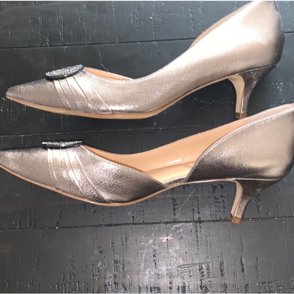 Excellent Preowned Condition J Renee’ Heels Metallic Size 10.